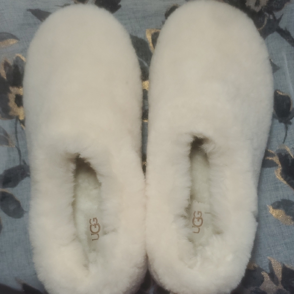 UGG Cream Tan Sheepskin Slippers with Plush Lining - Picture 5 of 7